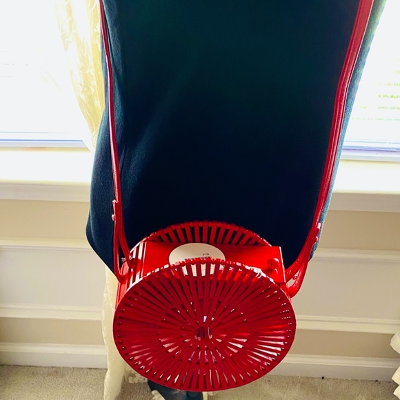 A Marvelous Look - Round Bamboo Bag - Picture 3 of 3